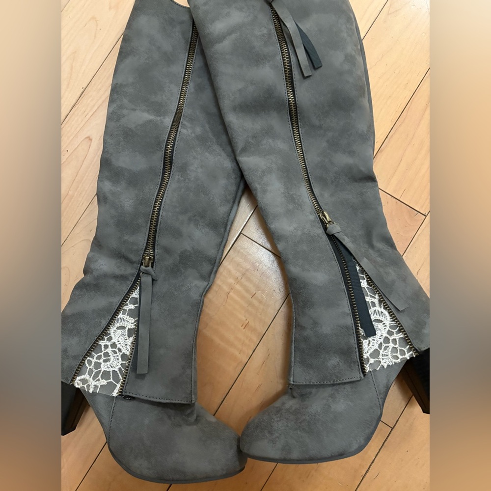 Pretty fold over boots